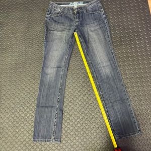 Like new Mudd skinny jeans size 5 with 29” inseam.
